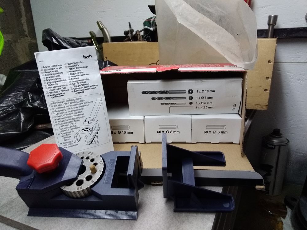 Appareil pour poser chevilles en bois pour meubles Bricolage