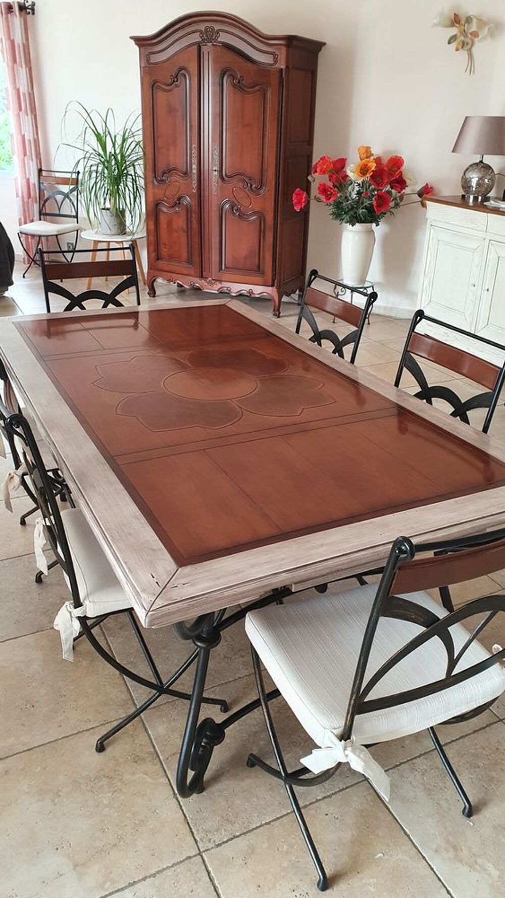 Table SaM et 8 chaises Meubles