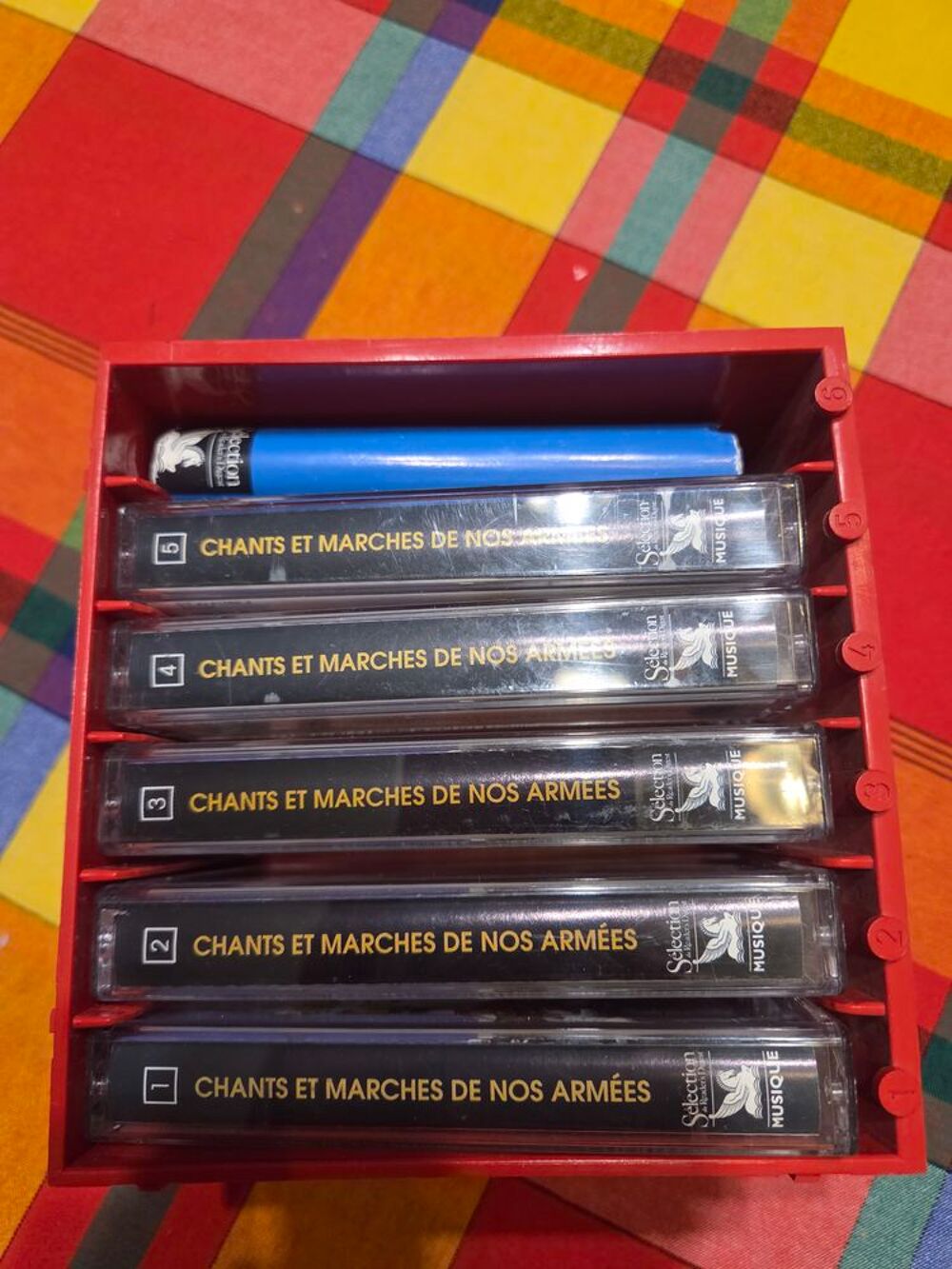 COFFRET de 5 CASSETTES AUDIO
CHANTS et MARCHES des ARMEES Audio et hifi