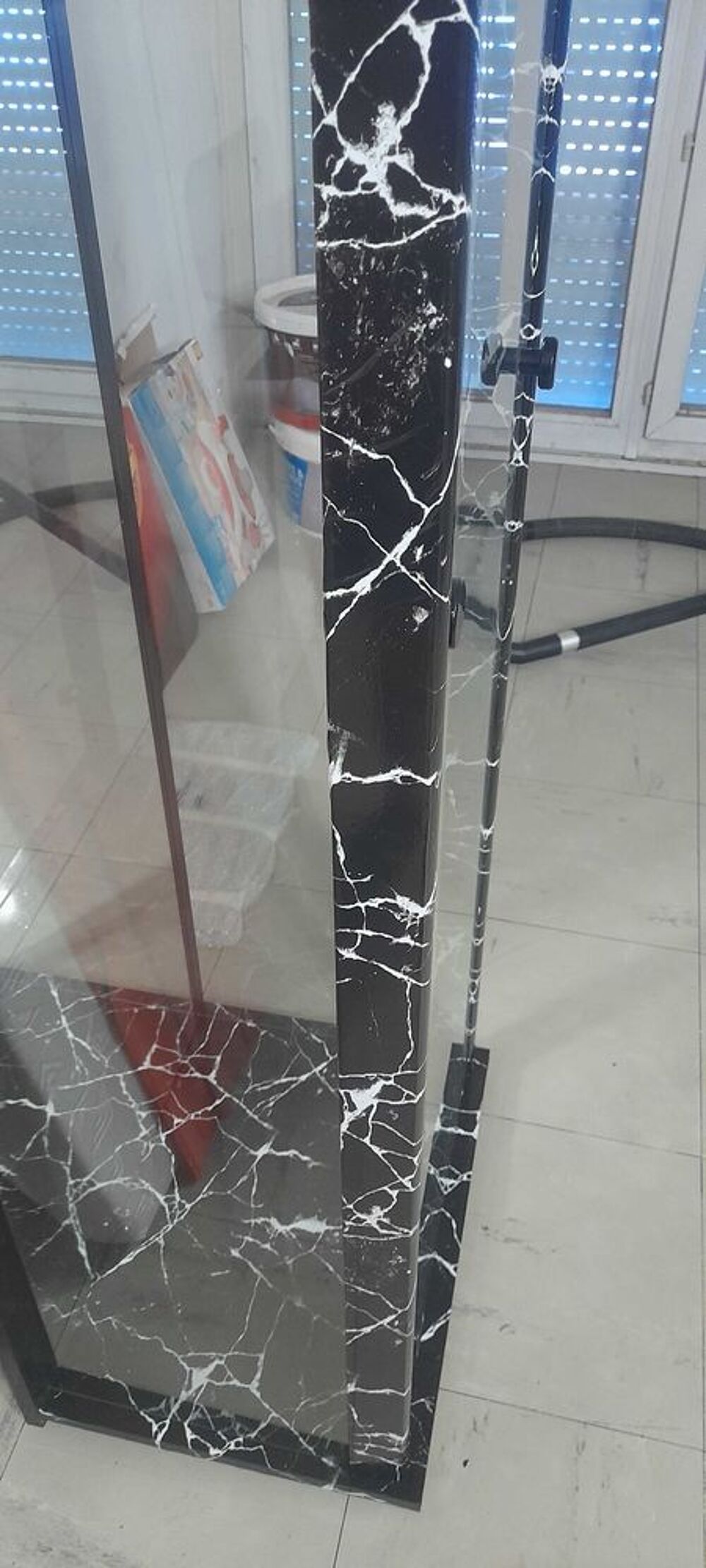 vitrine &agrave; trois &eacute;tages Meubles