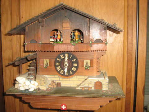 grand coucou 3 poids ,musicale , avec automates
Lens (62)