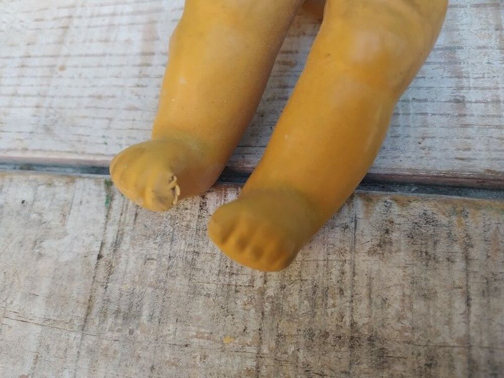 Ancienne Petite Poup&eacute;e en Caoutchouc Latex 