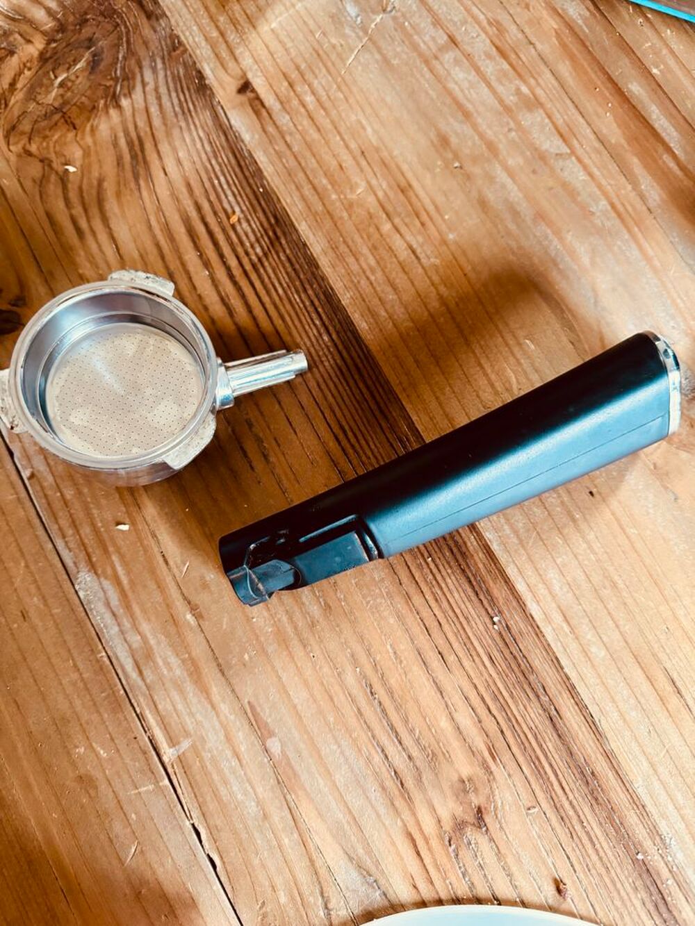 Cafeti&egrave;re Livoo + broyeur graines de caf&eacute; bosch + accessoire Electroménager
