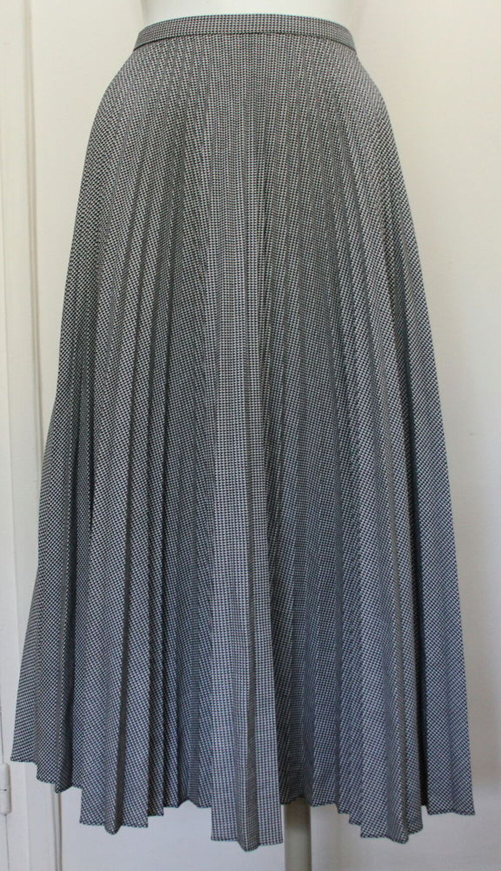 Jupe pied de poule pliss&eacute;e RALPH LAUREN T.8
Vêtements