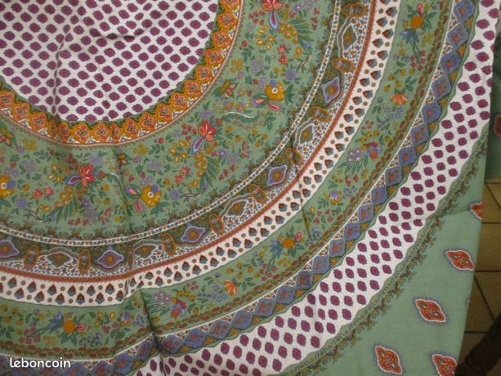 Grand nappe arrondie printani&egrave;re diam&egrave;tre 1 m 70 Décoration