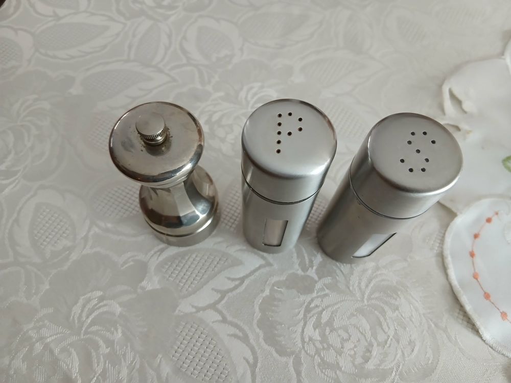  Sali&egrave;re, poivri&egrave;re inox, moulin &agrave; poivre ancien inox lourd Electroménager