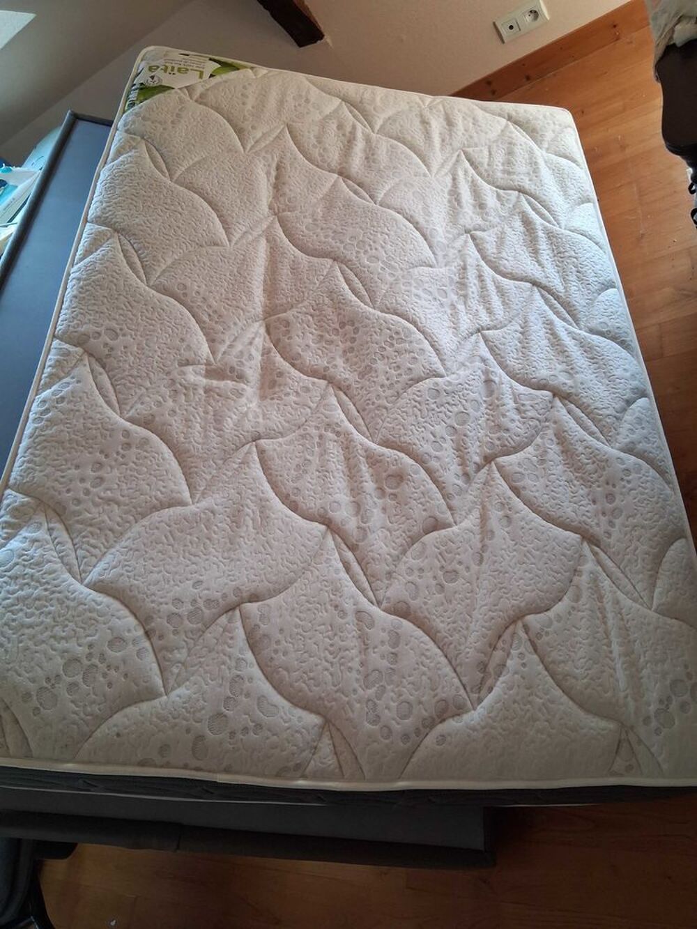 MATELAS+ SOMMIER achet&eacute; 933e vendu 250e Meubles