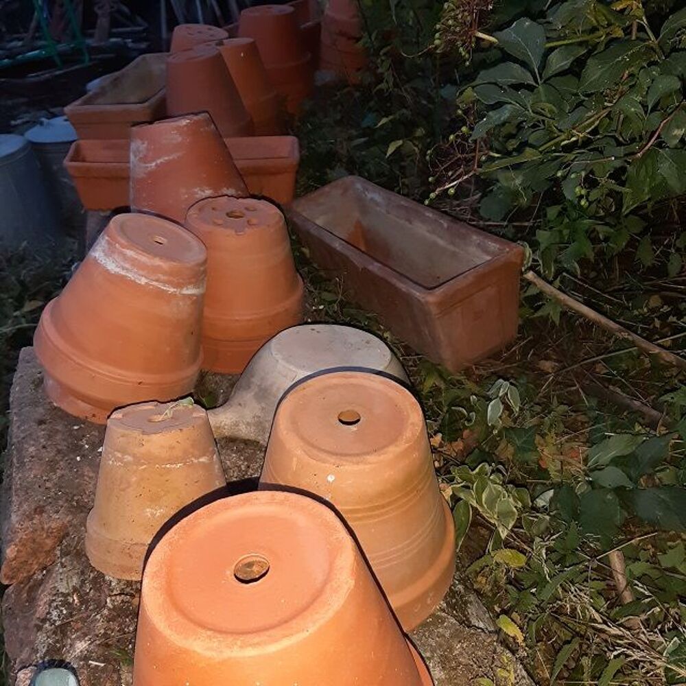 POTS DE FLEURS EN TERRE CUITE
Jardin