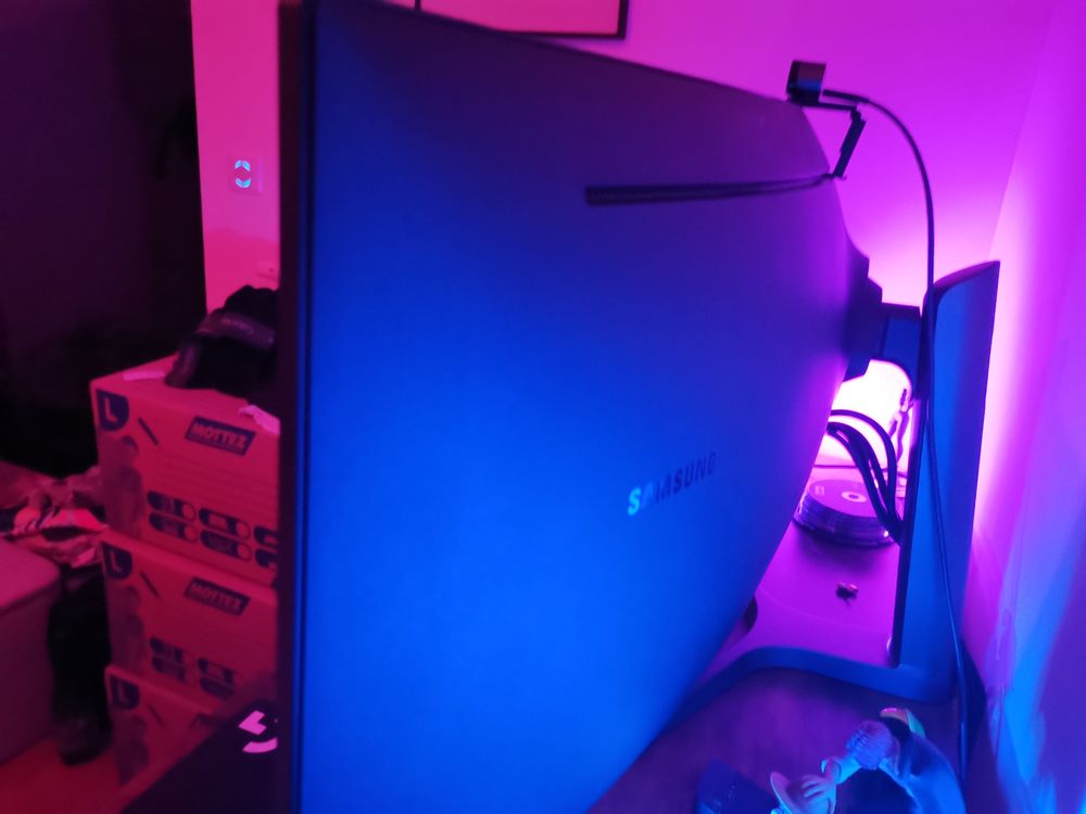 Moniteur pc 49 pouces c49r90 900 euros Matériel informatique