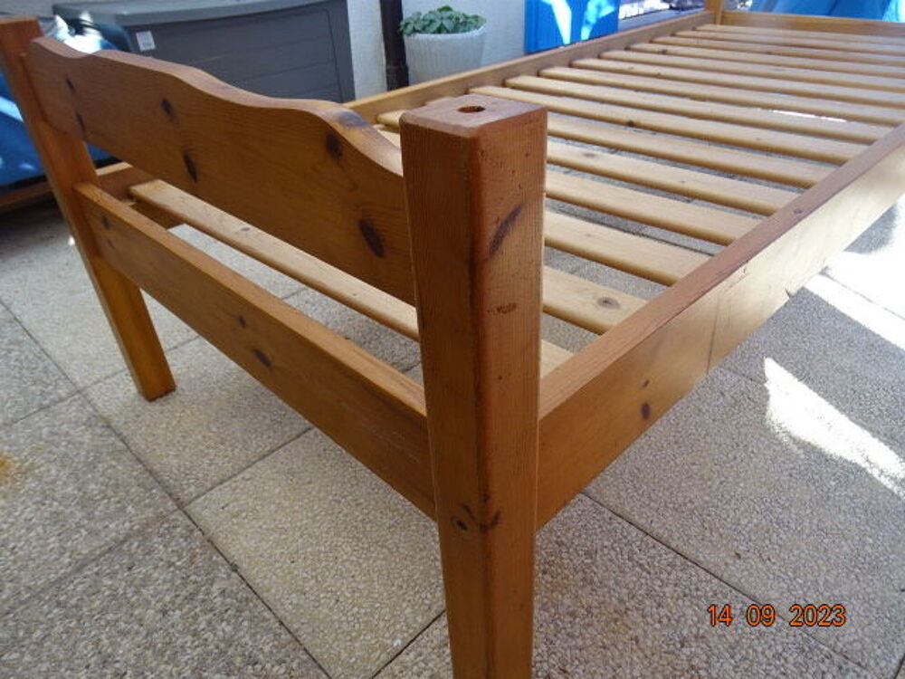 2 lits en pin Meubles