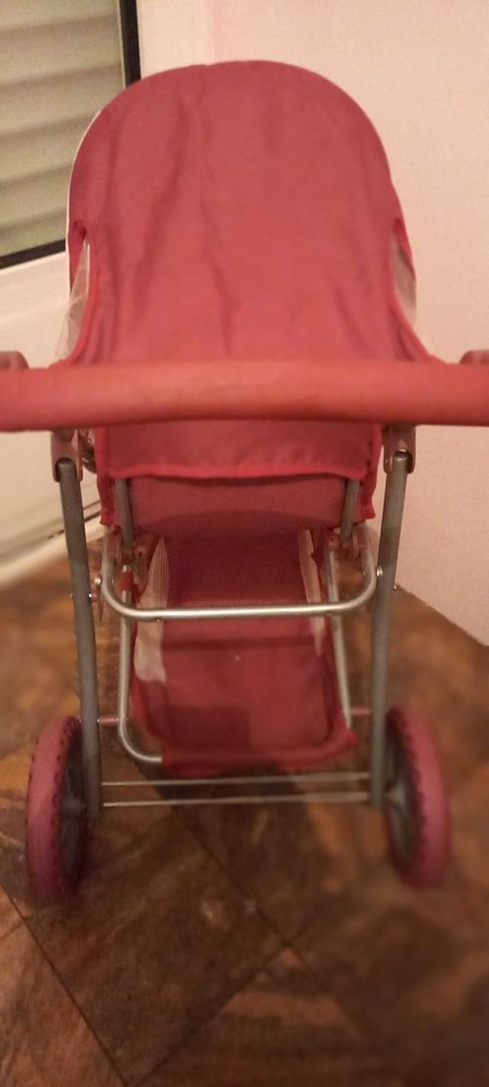 vendre Deux poussette pour poup&eacute;e. tr&egrave;s bonne &eacute;tat Jeux / jouets