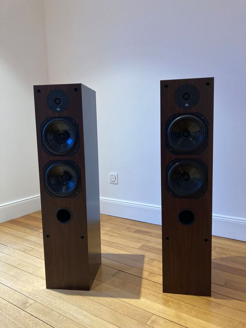 2 enceintes colonne JM LAB tr&egrave;s peu servi tr&egrave;s bonne &eacute;tat Audio et hifi