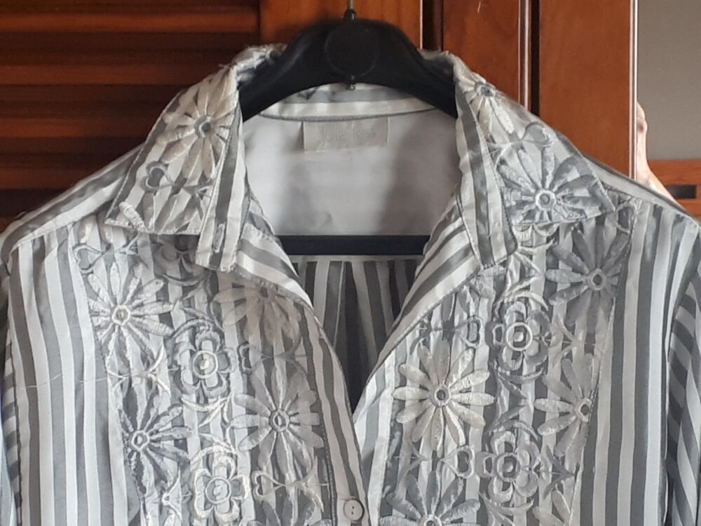 Magnifique chemisier ray&eacute; - 40/42 - ETAT IMPECCABLE Vêtements