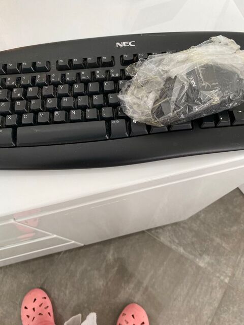clavier ordinateur   enceintes 15 Gretz-Armainvilliers (77)