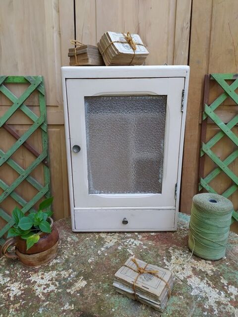 Petite Armoire de Toilette Style Mado 
0 Loches (37)