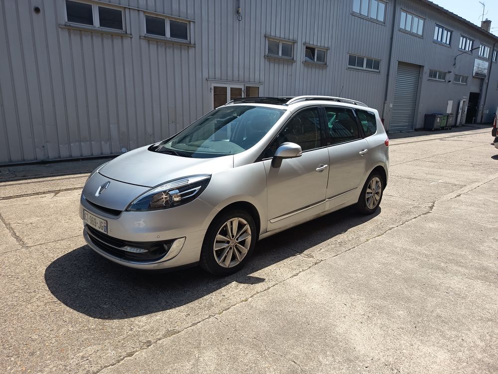 Grand Sc&eacute;nic III dCi 130 FAP eco2 Initiale Energy 7 pl 2013 occasion 91100 Corbeil-Essonnes