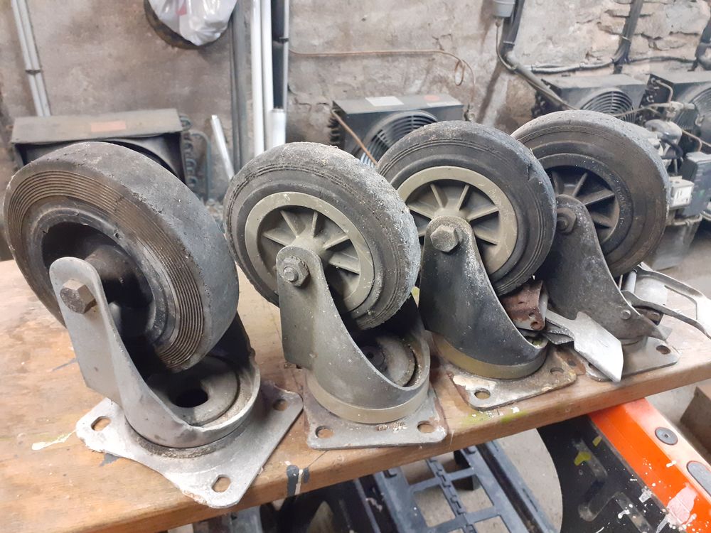 ROUES PORTEUSES PIVOTANTES Bricolage