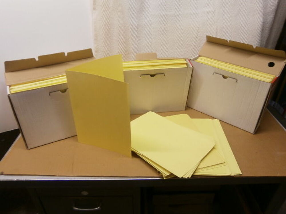 Chemises jaune de classement pour bureaux et collections Décoration