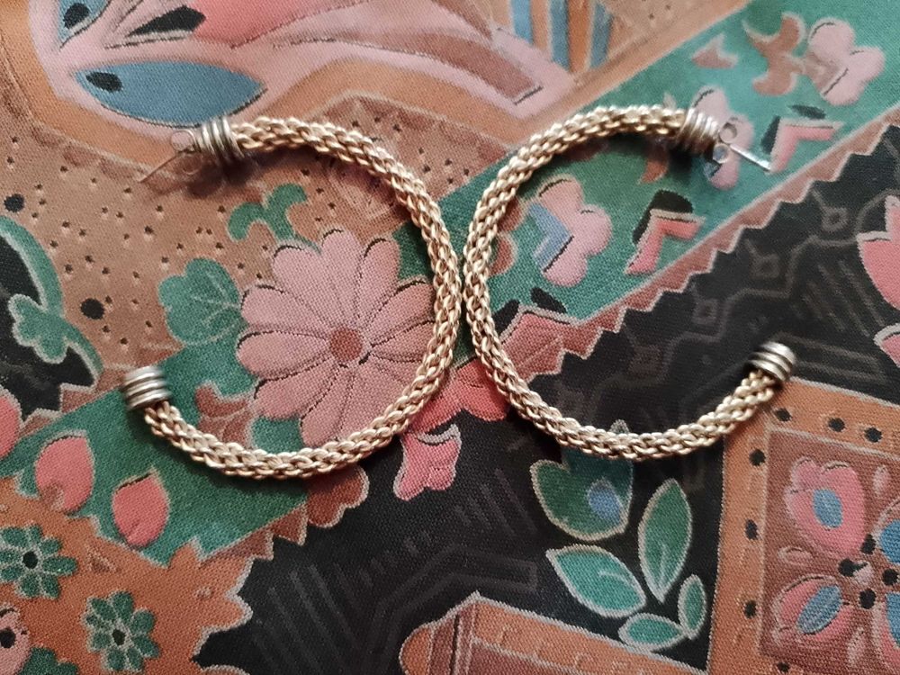 boucles d'oreilles anneaux en plaqu&eacute; or dor&eacute; vintage ann&eacute;es 80. Bijoux et montres