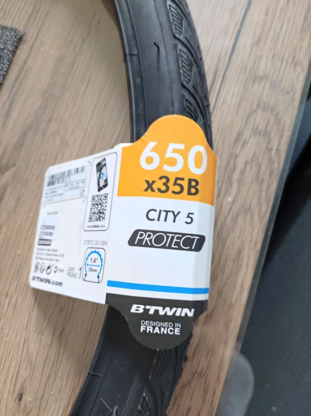 2 pneus v&eacute;lo neuf saint Etienne uniquement Vélos