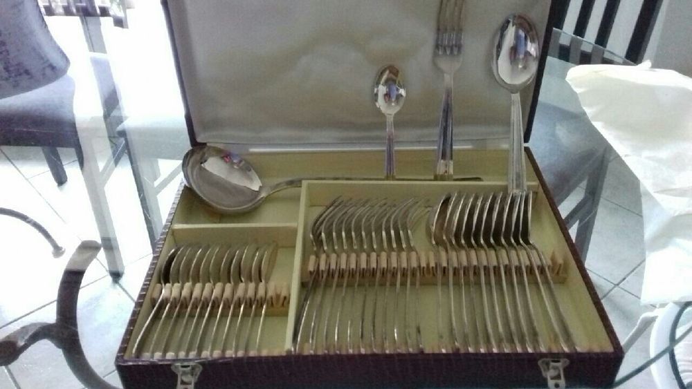Superbe &eacute;nag&egrave;re en m&eacute;tal argent&eacute; Electroménager
