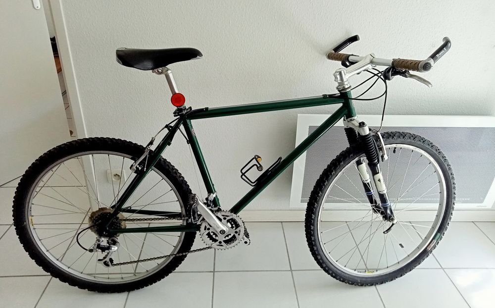 VTT "26" SCOTT RACING ETAT PARFAIT
Taille M
8 vitesses
vert Vélos