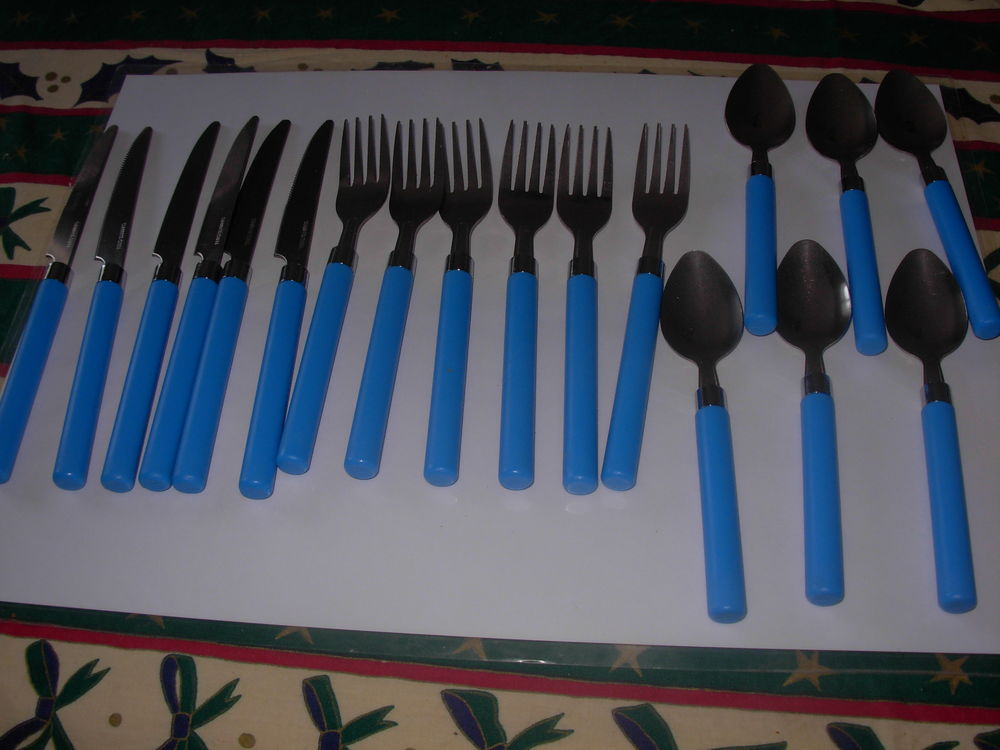 18 couverts : 6 fourchettes 6 couteaux 6 petites cuill&egrave;res Electroménager