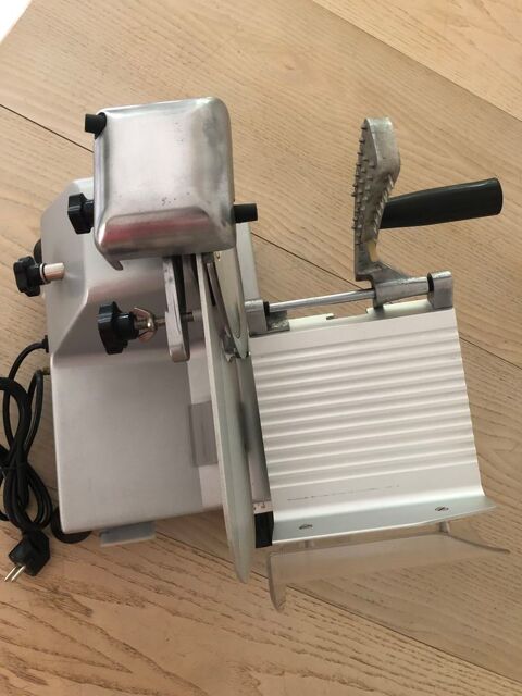 TRANCHEUR  JAMBON ET AUTRES 130 Ass�rac (44)