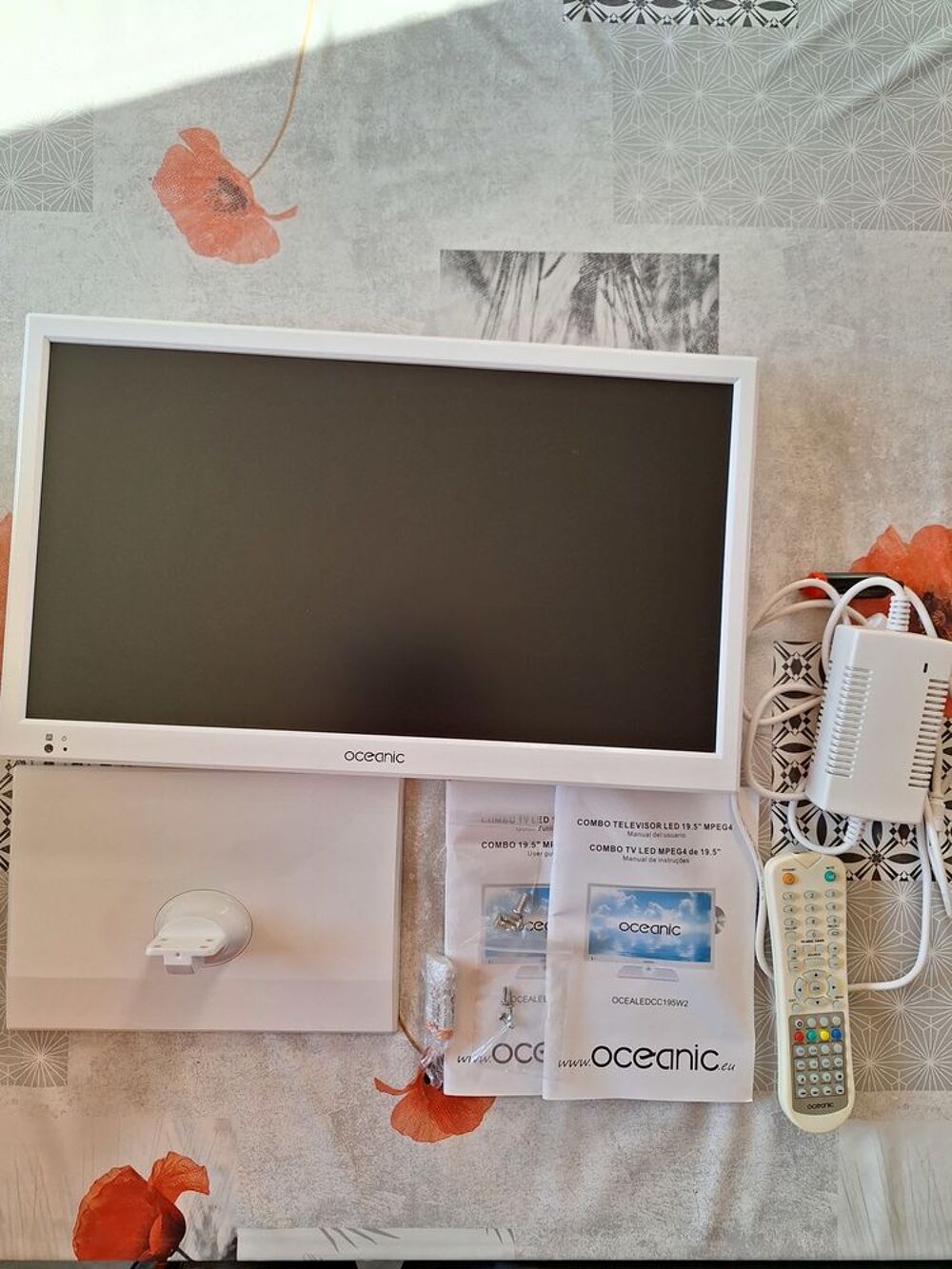 Tv 12 volts 19.5'' avec lecteur dvd Photos/Video/TV