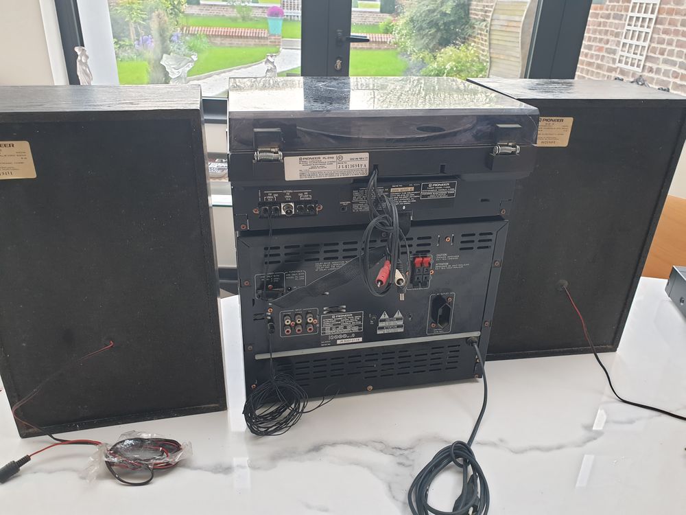 CHAINE HI FI PIONEER AVEC 2 ENCEINTES Audio et hifi