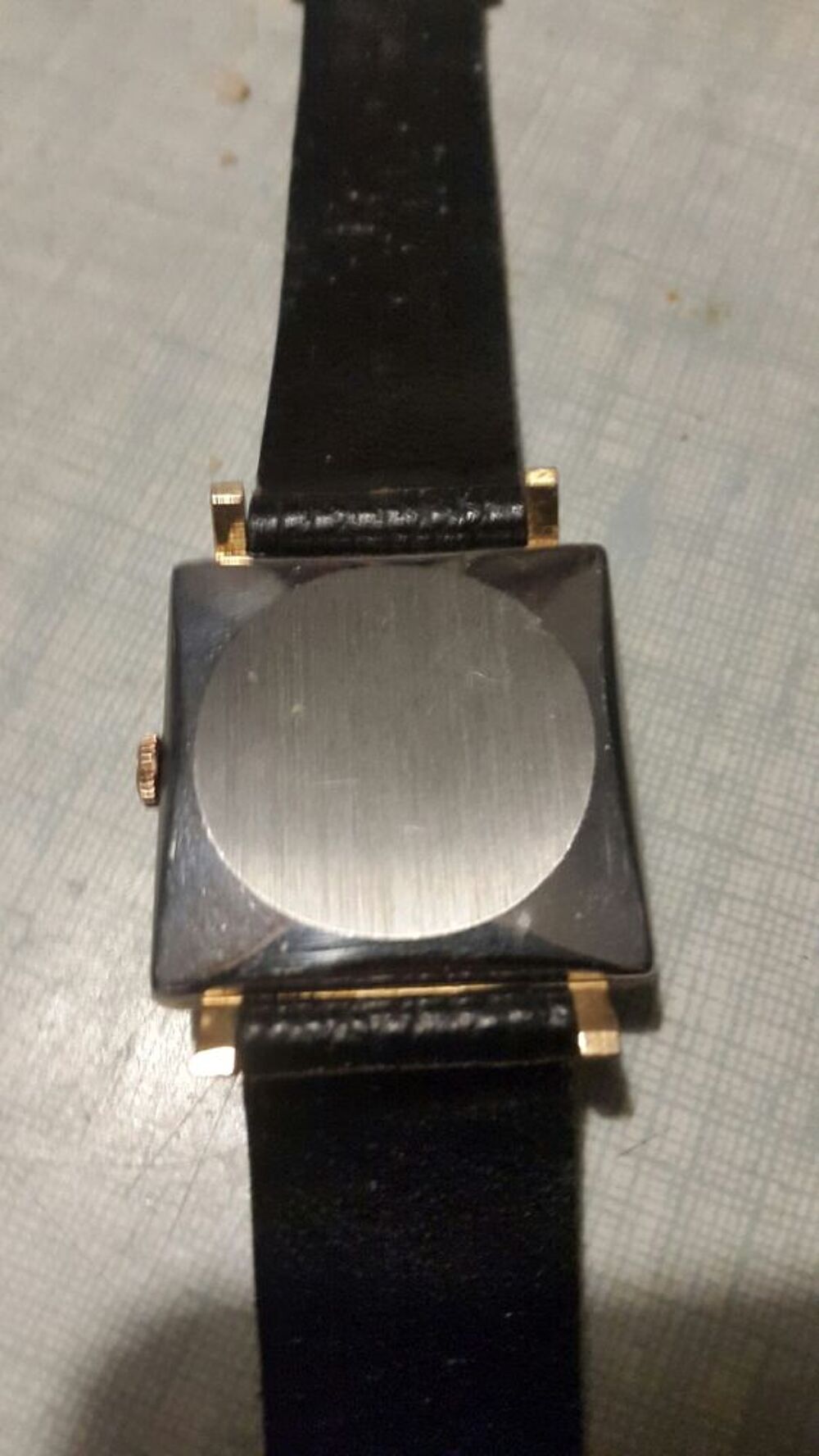 Montre swiss ELTON'S. Bijoux et montres