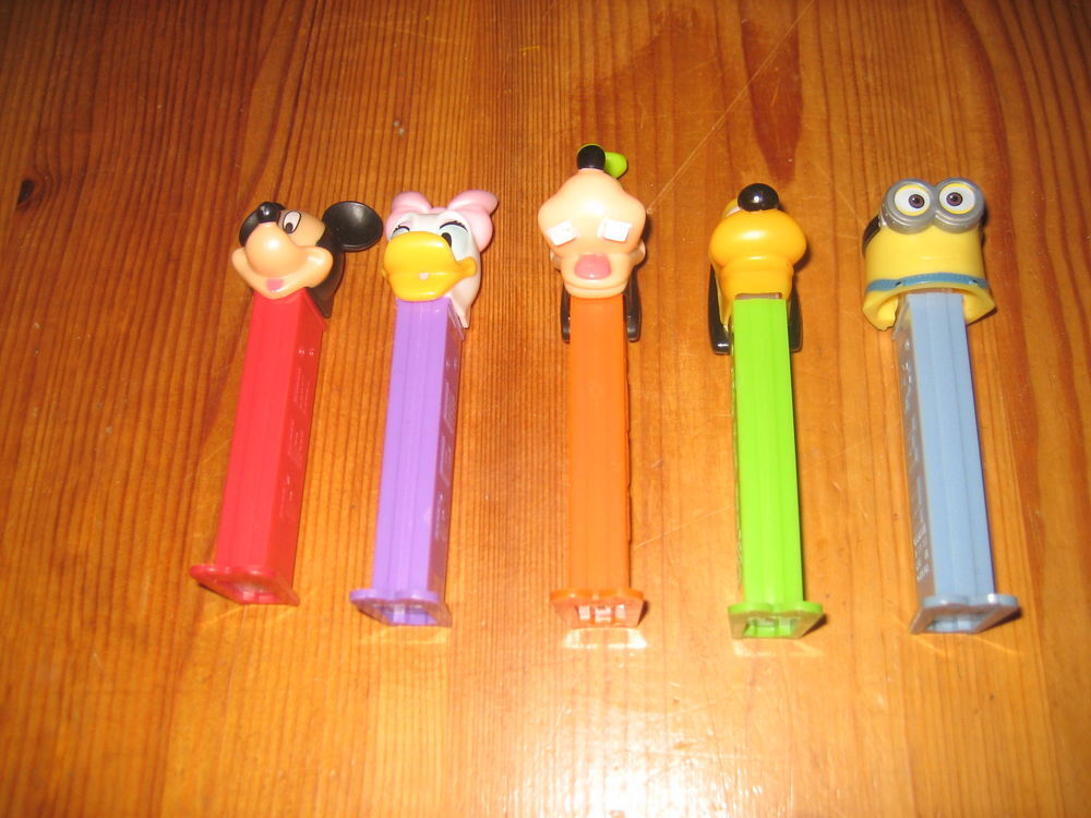 lot 5 figurines PEZ disney + minions Jeux / jouets