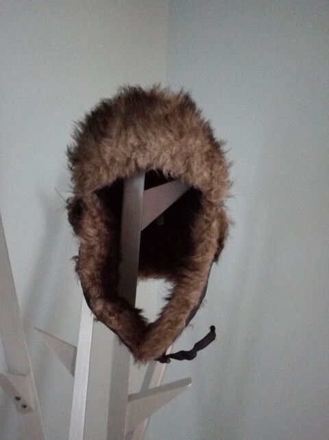 Chapka Noire Taille Unique Fausse Fourrure 10 Arques (62)