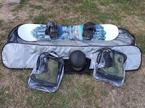 kit snowboards, chaussures 44 , casque, les attaches 550 Beaugency (45)