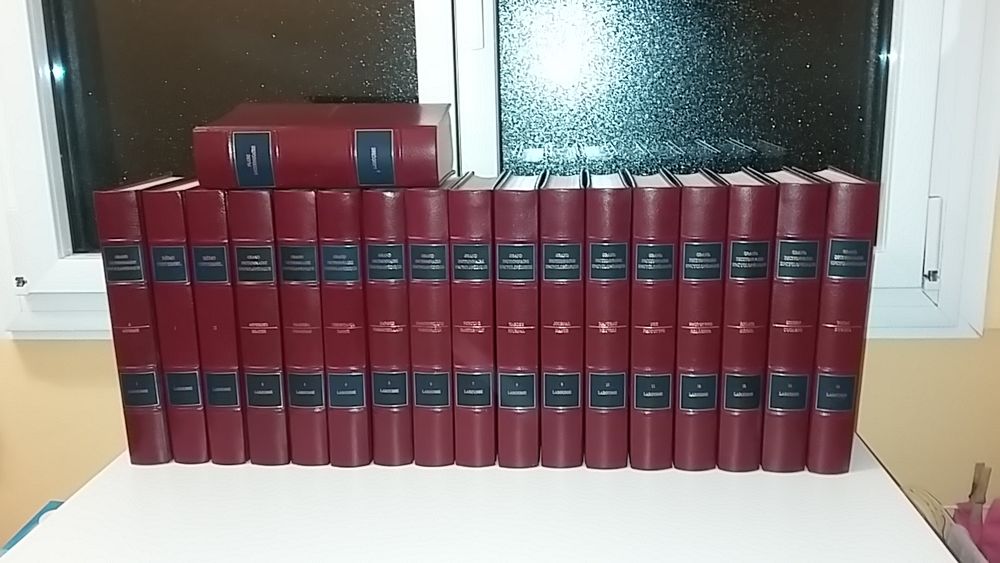 Encyclop&eacute;die 18 volumes Larousse Livres et BD
