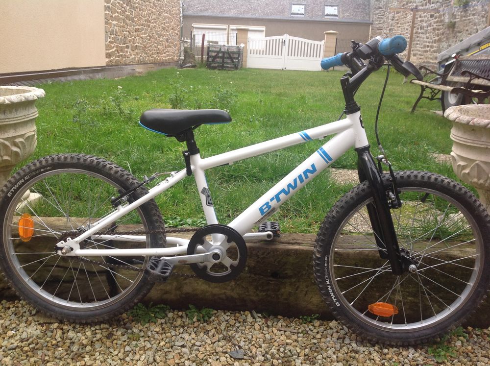 VTT BTWIN RACING BOY 300 TBE Vélos