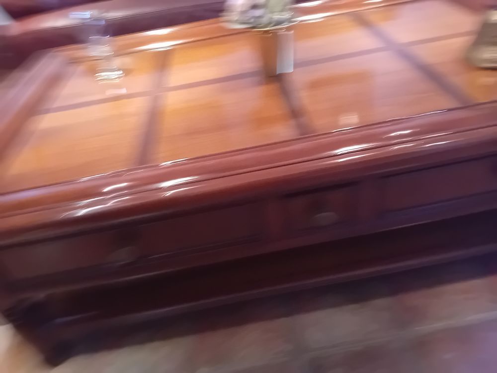 Tr&egrave;s grande table de salon Meubles
