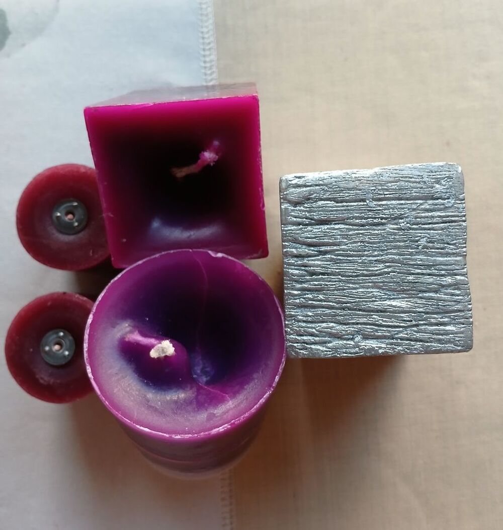 LOT de 5 BOUGIES dans petit panier bois	 Décoration
