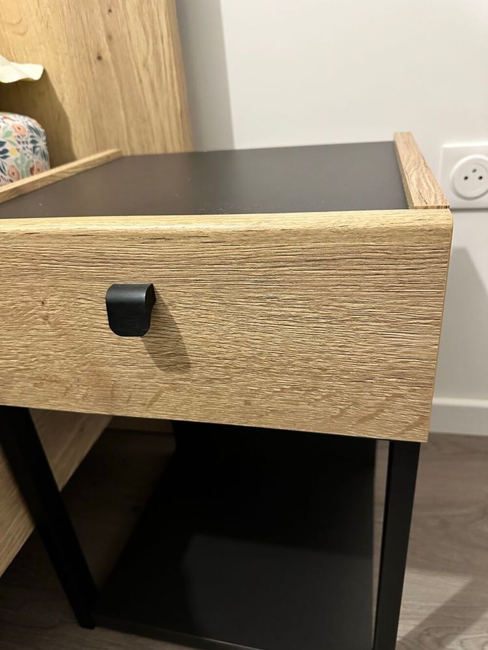 Lit avec sommier + chevets + commode Meubles