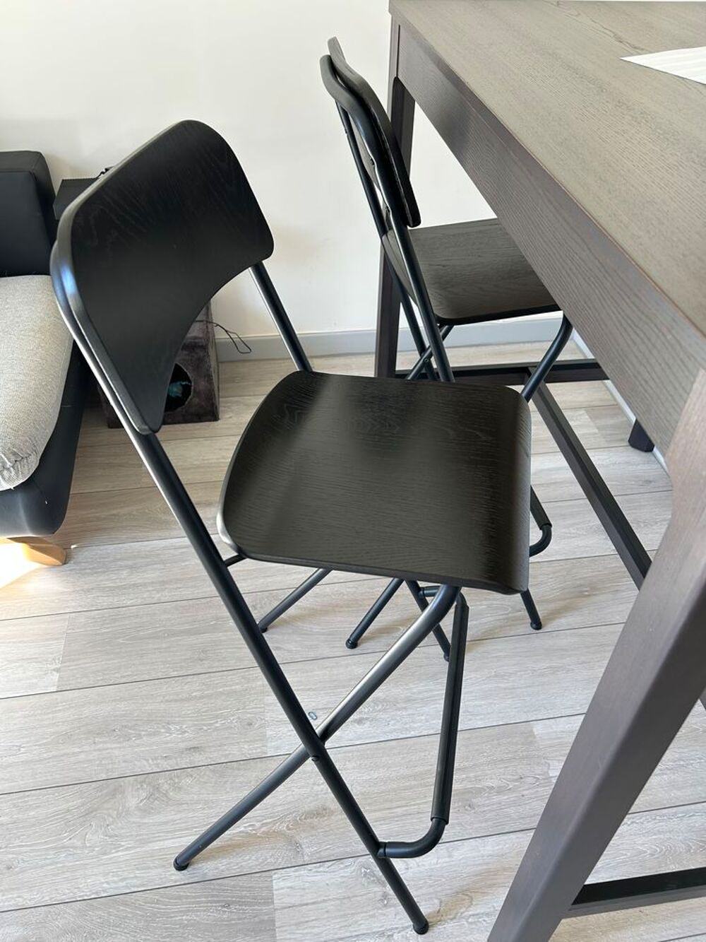 Table haute avec 4 chaises Meubles