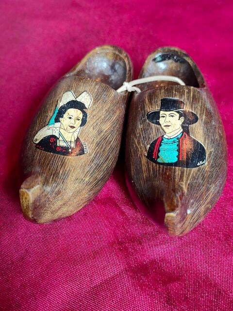 Petits sabots marrons fonc�s longueur 12 cm ( n�3) 8 Avermes (03)