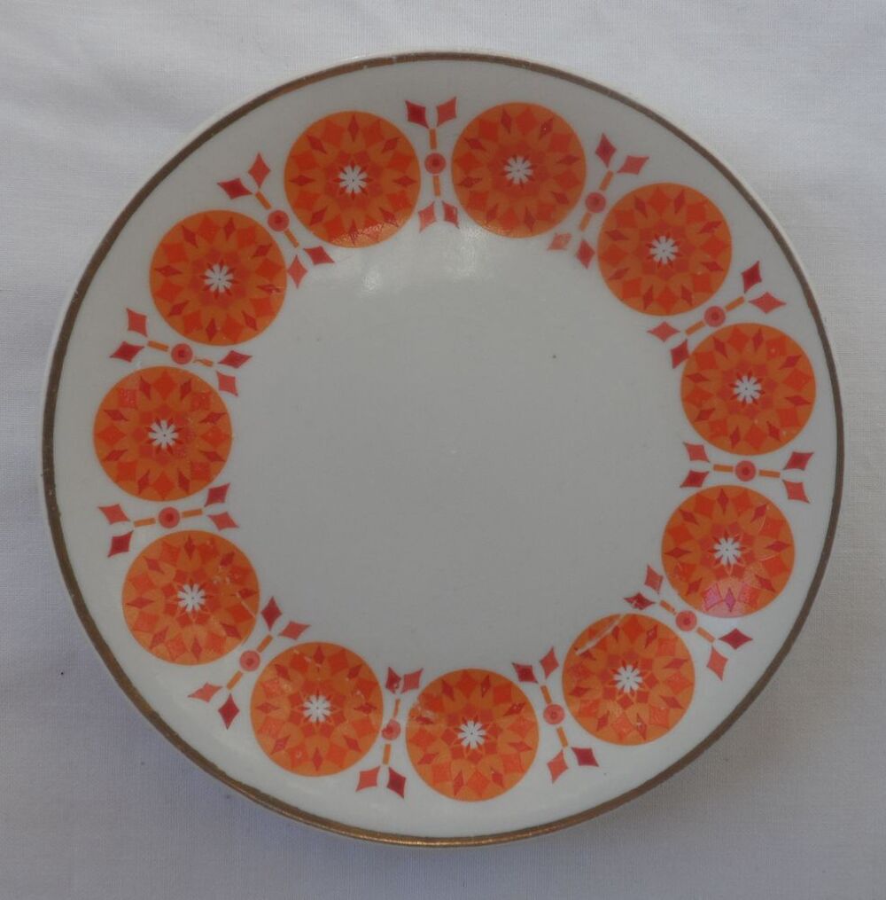 Service &agrave; caf&eacute; neuf en porcelaine blanche &agrave; fleur surlign&eacute;e Cuisine