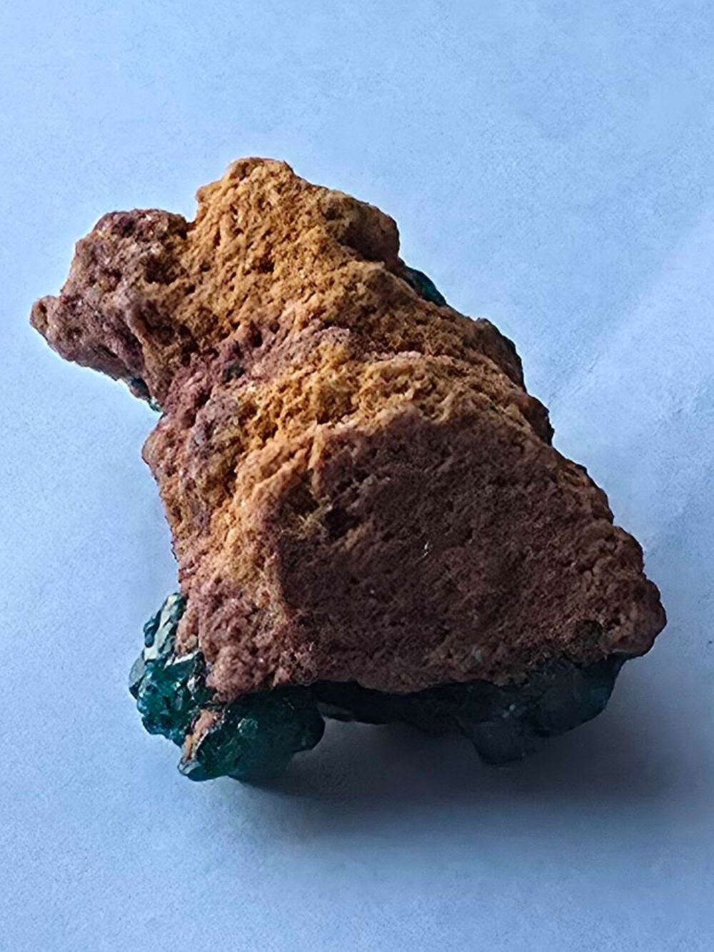 Dioptase sur Gangue (16g)-Min&eacute;ral de Collection Katanga 
