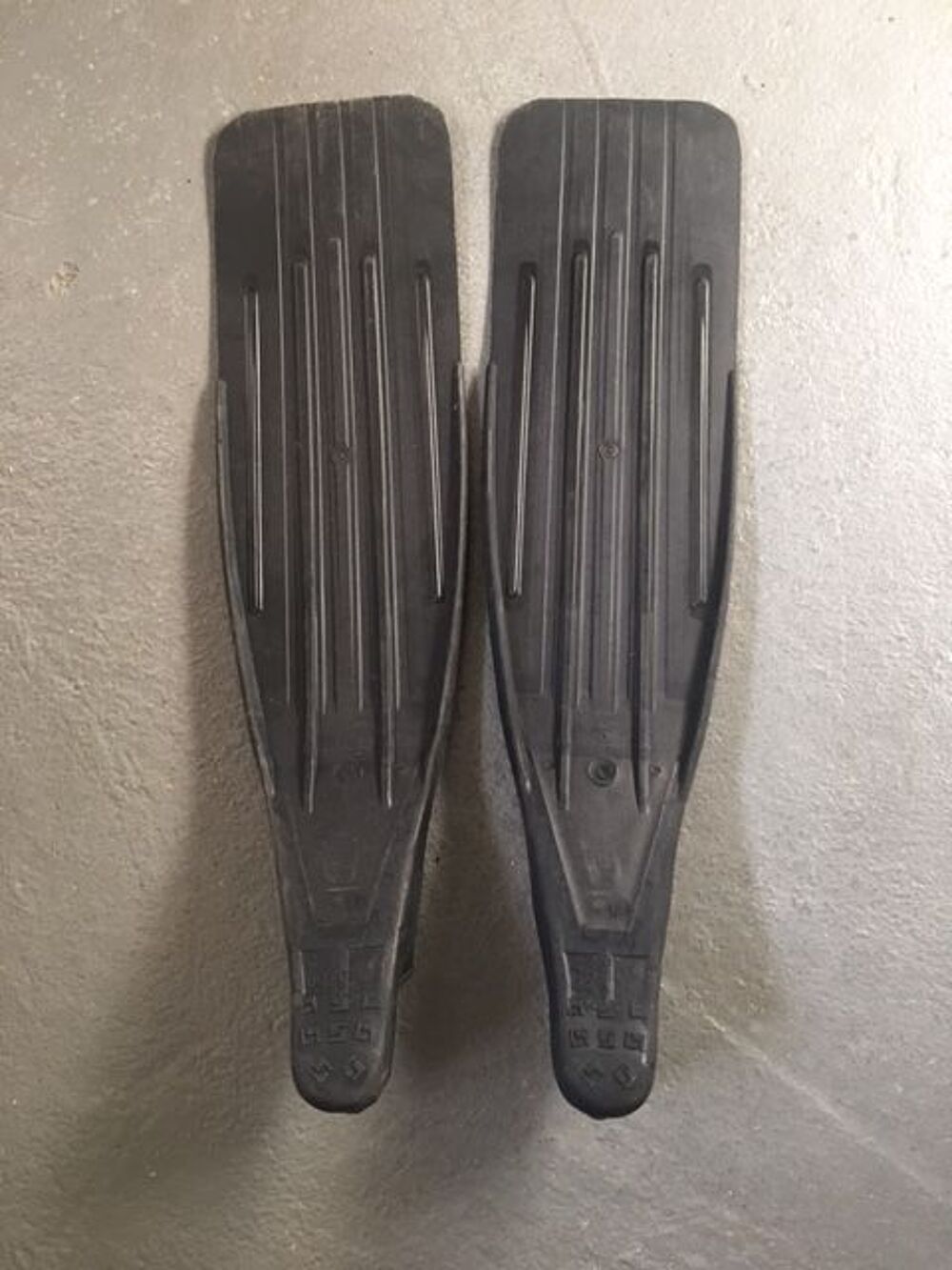Palmes de chasse et apn&eacute;e longueur 87cm Taille 42-44 Sports