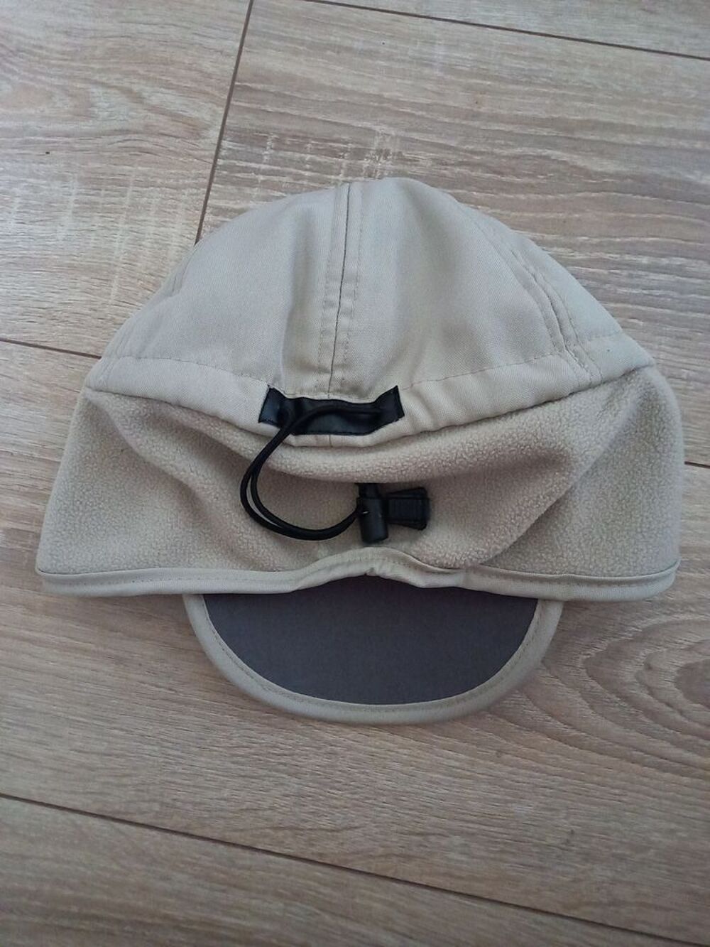 Casquette hiver beige et grise marque Urban taille 56 Vêtements enfants