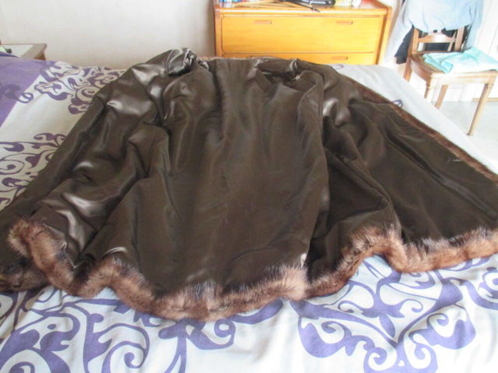TRES BEAU MANTEAU LONG EN MURMEL ( MARMOTTE DU CANADA ) . Vêtements
