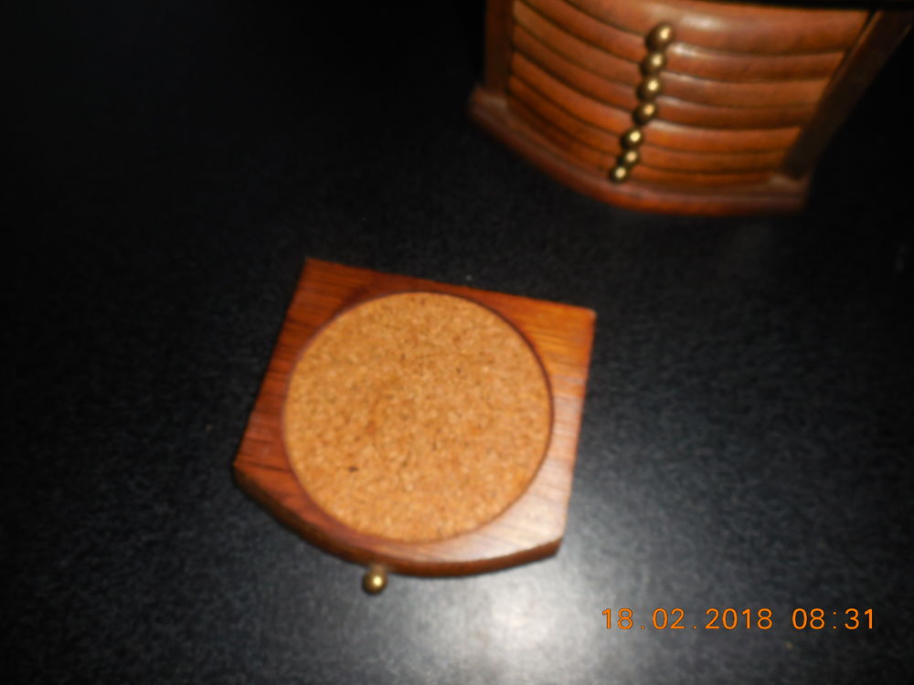 coffret de 8 sous bock
en bois et li&egrave;ge
Décoration