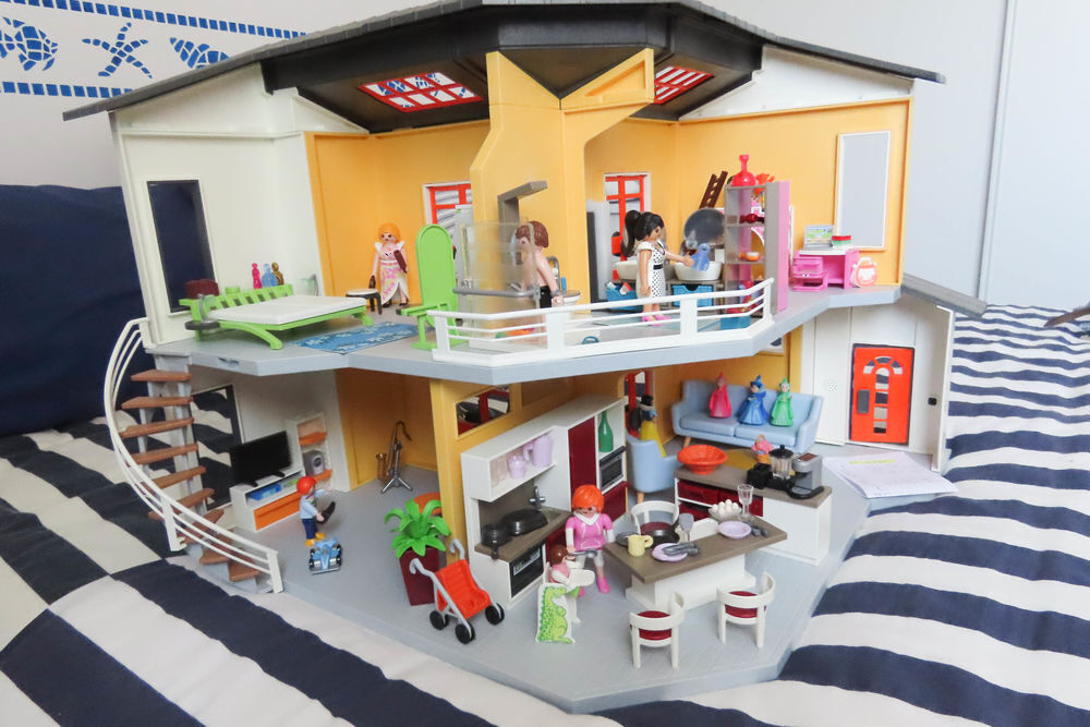 Playmobil Citylife la maison moderne enti&egrave;rement meubl&eacute;e 
Jeux / jouets