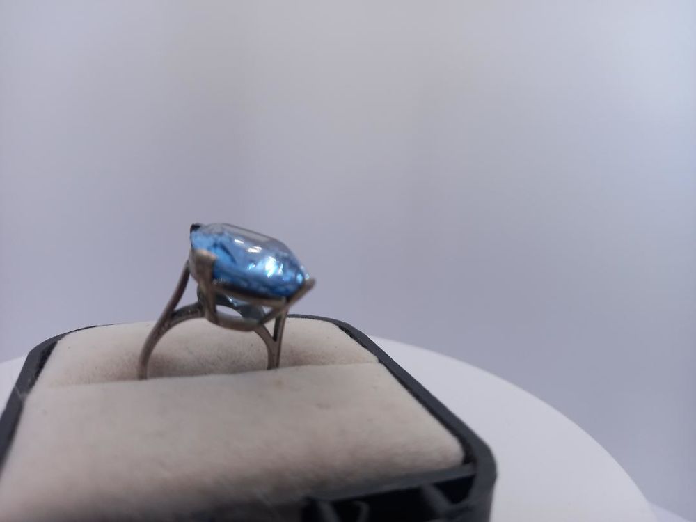 BAGUE en argent AIGUE MARINE de 19,275ct
Taille: 52 Bijoux et montres