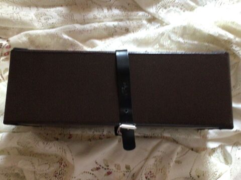 Bo�te � chaussures  AZZEDINE ALA�A 30 Meudon (92)